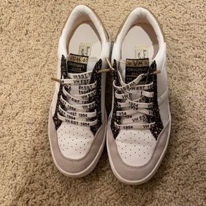 Size 6 never worn vintage Havana sneakers